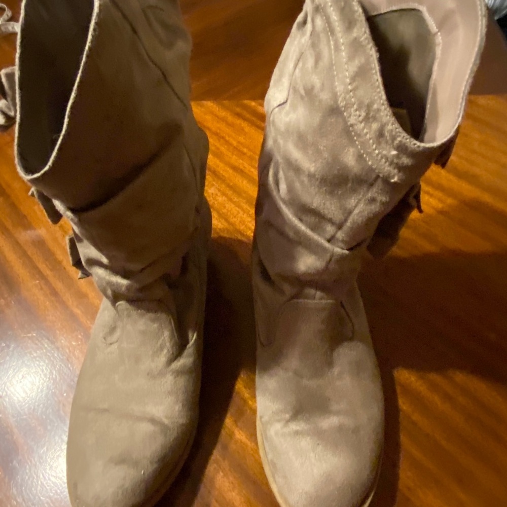 Kenzie Sz 8.5M Taupe Boots GUC 😊😊